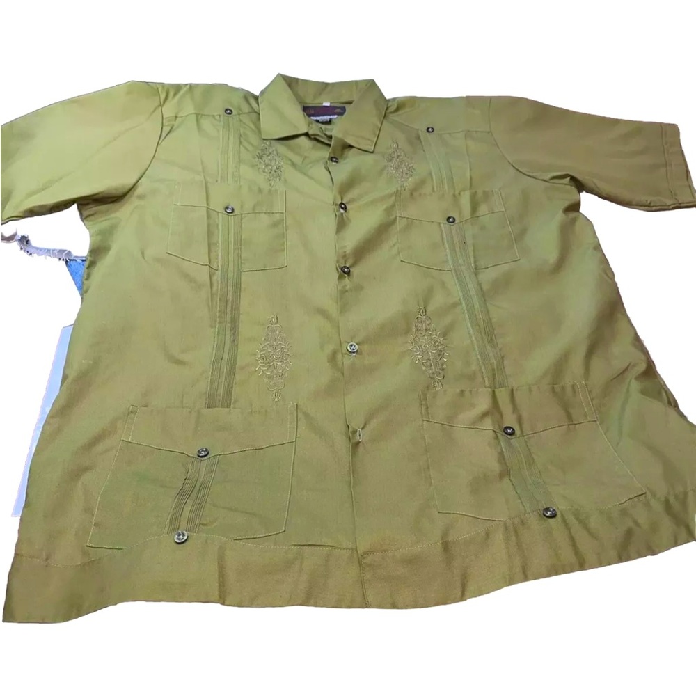 Guayaberas GREEN SHIRT PRINCETON Chichen Itza Embroidery Button VTG 1970s S/S 46